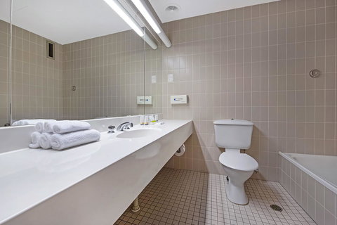 Quality Hotel Ambassador Perth - VIC Tourism 28