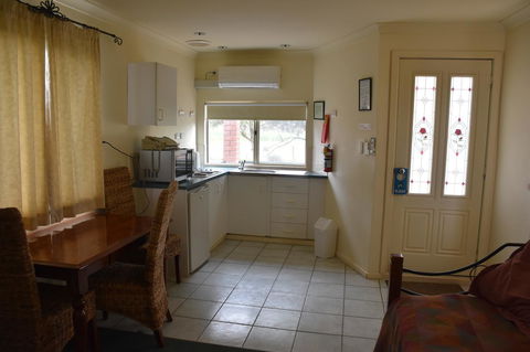 Mount Barker Valley Views Motel & Chalets, Western Australia - VIC Tourism 35