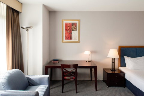 Seasons Of Perth - VIC Tourism 6