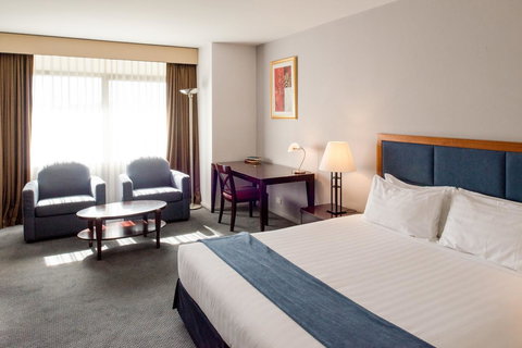 Seasons Of Perth - VIC Tourism 4