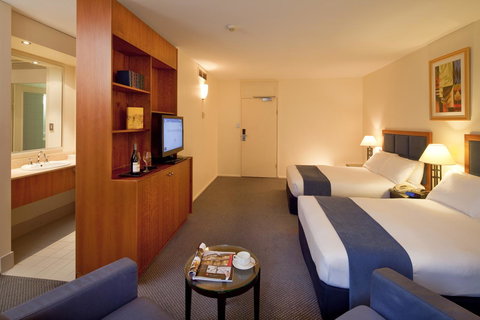 Seasons Of Perth - VIC Tourism 31