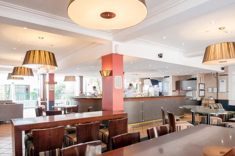 Seasons Of Perth - VIC Tourism 13