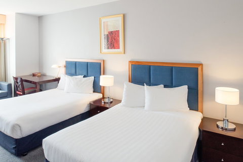 Seasons Of Perth - VIC Tourism 1