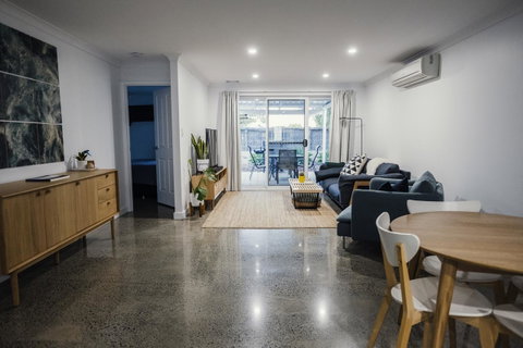 FortyTwo - Oceanside Retreat Busselton - VIC Tourism 0