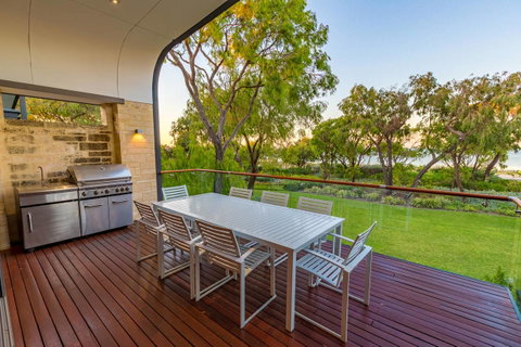 Aqua Resort Busselton - VIC Tourism 3