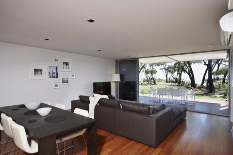 Aqua Resort Busselton - VIC Tourism 7