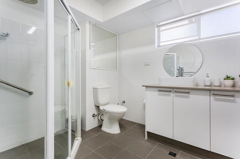 Laman Lodge, Unit 2, 15 Laman Street - VIC Tourism 11