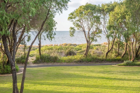 Cape View Beach Resort - VIC Tourism 13