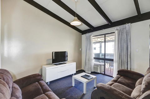 West Beach Lagoon 123 - Location & Views!!! - VIC Tourism 6