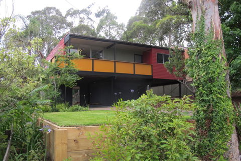 Pendeli Beach House - VIC Tourism 1