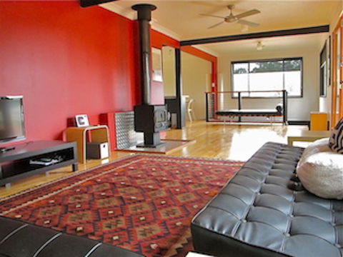 Pendeli Beach House - VIC Tourism 0