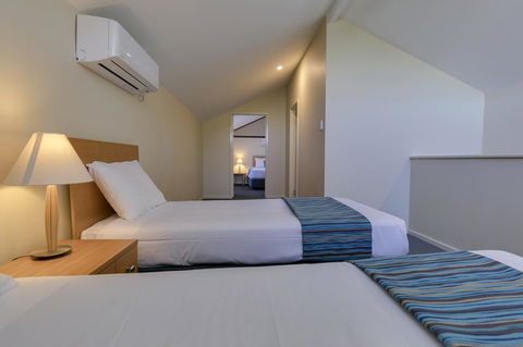 Amalfi Resort - VIC Tourism 19