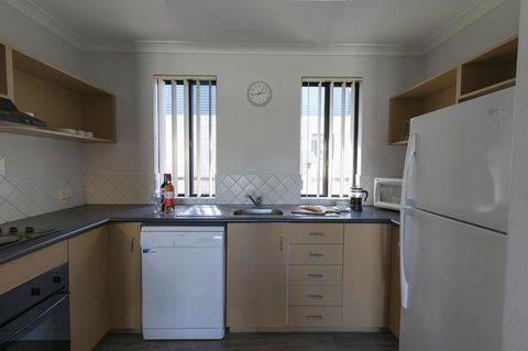 Amalfi Resort - VIC Tourism 20