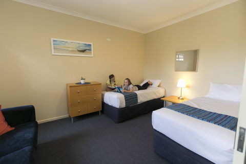 Amalfi Resort - VIC Tourism 15