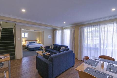 Amalfi Resort - VIC Tourism 18