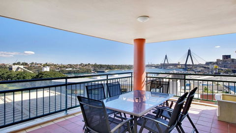 Darling Harbor Apartment - VIC Tourism 6