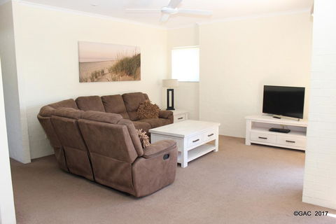 Mollymook Cove Apartments - VIC Tourism 9