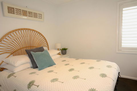 Cossies By The Sea - VIC Tourism 8