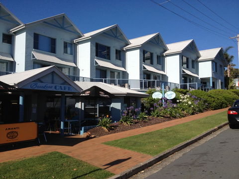 Breakers Apartments - VIC Tourism 0