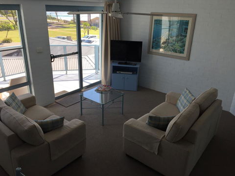 Breakers Apartments - VIC Tourism 12