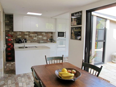 Apple Tree Cottage - VIC Tourism 4