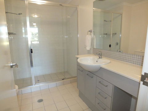 Pacific Marina Apartments - VIC Tourism 28