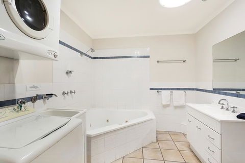 Sails Luxury Apartments Merimbula - VIC Tourism 26