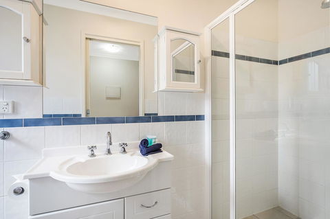 Sails Luxury Apartments Merimbula - VIC Tourism 24