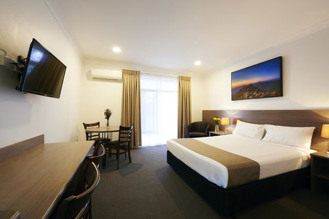 Adelong Motel - VIC Tourism 5
