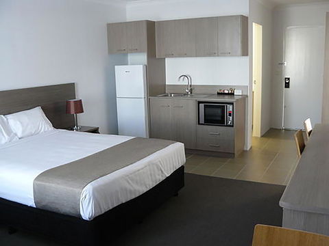 Adelong Motel - VIC Tourism 8