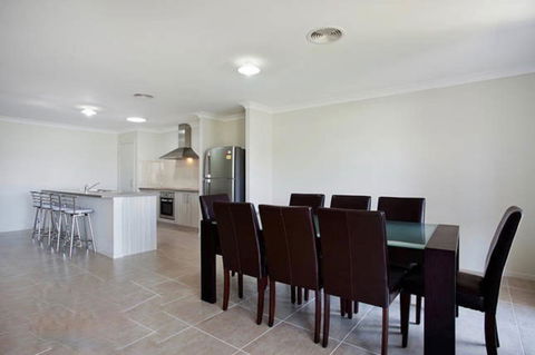 Jindabyne Executive - VIC Tourism 3
