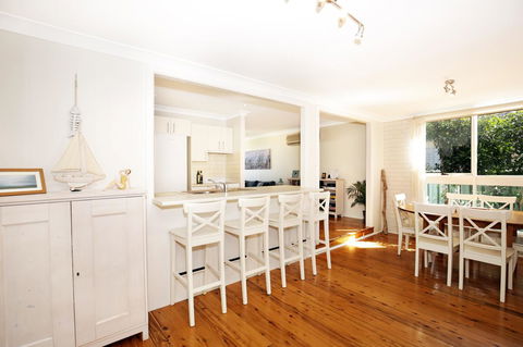 Hayes Beach House I Award Winner I 4 Mins To Beach - VIC Tourism 11