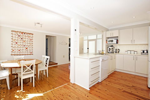 Hayes Beach House I Award Winner I 4 Mins To Beach - VIC Tourism 5