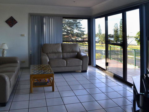 Oxley 8 At Tuncurry - VIC Tourism 0