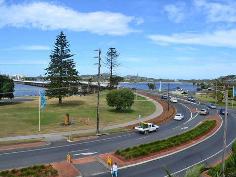 Oxley 8 At Tuncurry - VIC Tourism 3