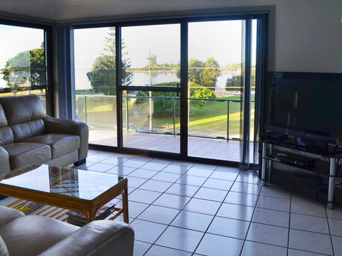 Oxley 8 At Tuncurry - VIC Tourism 5