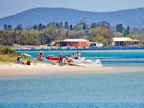 Oxley 8 At Tuncurry - VIC Tourism 6