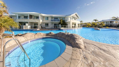 Oaks Port Stephens Pacific Blue Resort - VIC Tourism 1