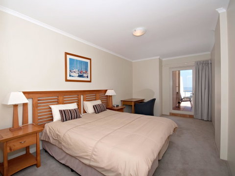 Messines Street, Breakwater Apartment, 104 - VIC Tourism 5