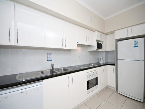 Messines Street, Breakwater Apartment, 104 - VIC Tourism 4