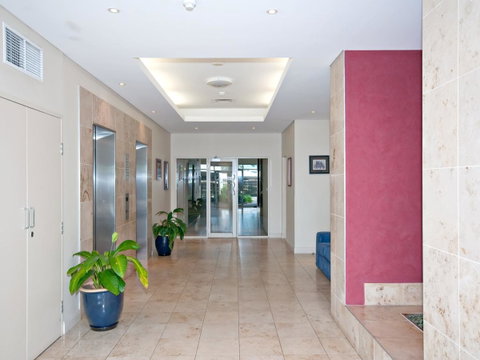Messines Street, Breakwater Apartment, 104 - VIC Tourism 14