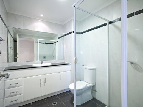 Messines Street, Breakwater Apartment, 104 - VIC Tourism 6