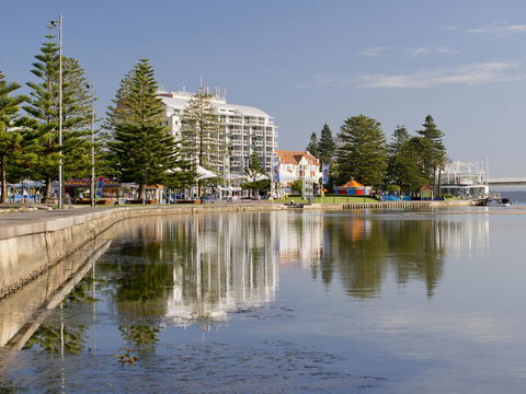 Oaks The Entrance Waterfront Suites - VIC Tourism 4