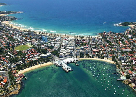 Oversized 2 Bedroom Manly Beach House - VIC Tourism 11