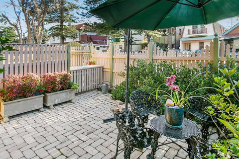 Oversized 2 Bedroom Manly Beach House - VIC Tourism 1