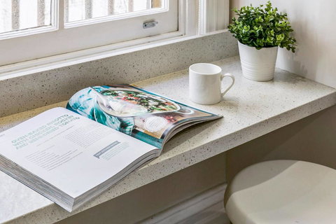 Oversized 2 Bedroom Manly Beach House - VIC Tourism 4