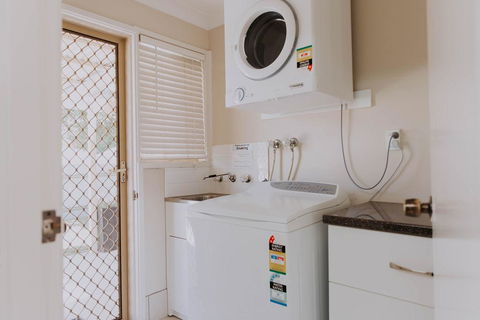 Central Wagga Self Catering Apartment - VIC Tourism 12