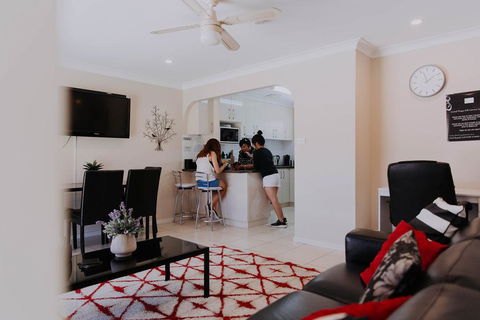 Central Wagga Self Catering Apartment - VIC Tourism 5