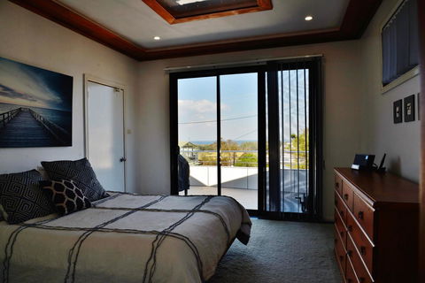 The Boat House - VIC Tourism 11