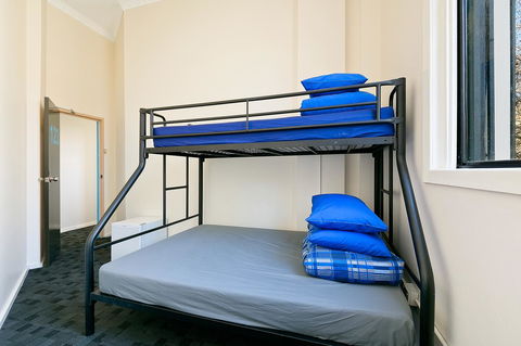 Ady's Place Backpackers, Sydney - VIC Tourism 5